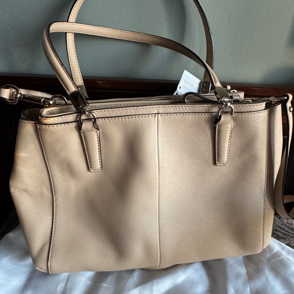 Coach Light Tan Leather Shoulder Bag - Picture 8 of 16